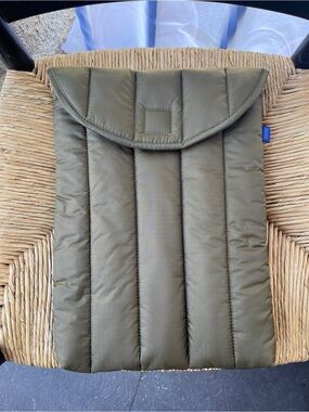 BAGGU Tamarind Green Laptop Sleeve